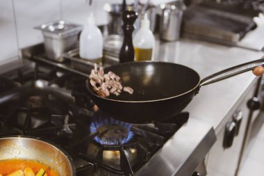soba yangın pişirme makarna ile pota