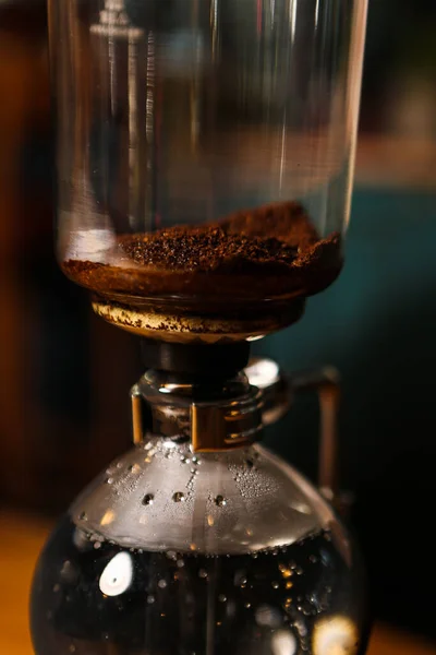 Barista Zet Koffie Koffiekamer — Stockfoto