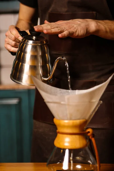 Barista Brüht Kaffee Der Kaffeestube — Stockfoto