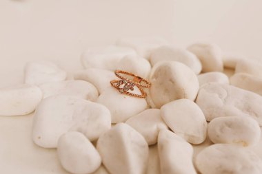 Elmas Mücevherler ve Moda Mücevherleri