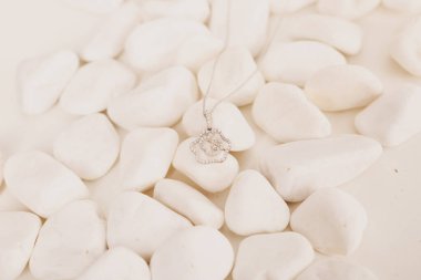 Elmas Mücevherler ve Moda Mücevherleri