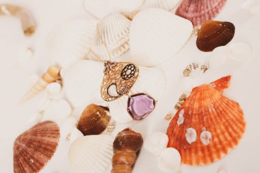 Elmas Mücevherler ve Moda Mücevherleri