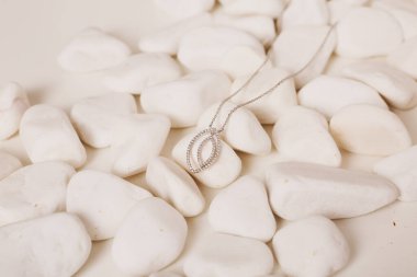 Elmas Mücevherler ve Moda Mücevherleri