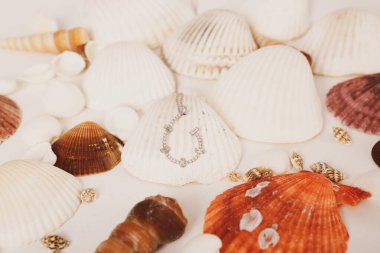 Elmas Mücevherler ve Moda Mücevherleri