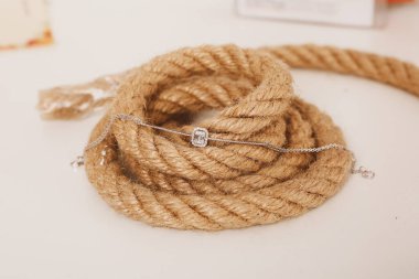 Elmas Mücevherler ve Moda Mücevherleri