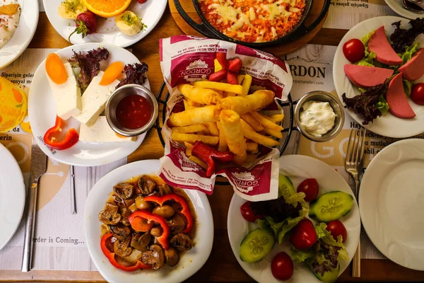 zengin ve leziz Türk Kahvaltı