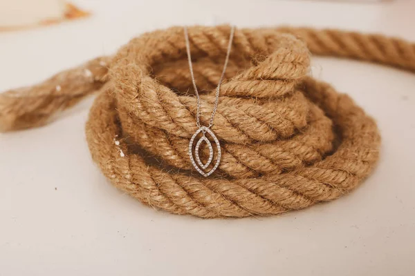 Elmas Mücevherler ve Moda Mücevherleri