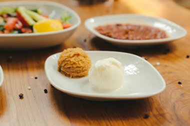 Geleneksel Türk ve Yunan yemek meze masası