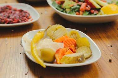 Geleneksel Türk ve Yunan yemek meze masası