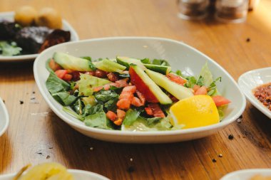 Geleneksel Türk ve Yunan yemek meze masası