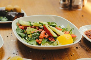 Geleneksel Türk ve Yunan yemek meze masası