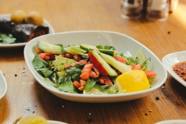 Geleneksel Türk ve Yunan yemek meze masası