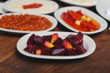 Geleneksel Türk ve Yunan yemek meze masası