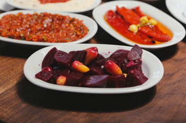 Geleneksel Türk ve Yunan yemek meze masası