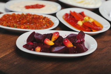 Geleneksel Türk ve Yunan yemek meze masası