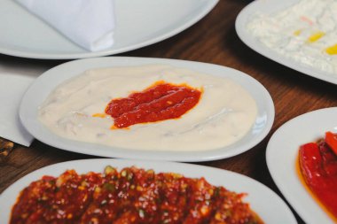 Geleneksel Türk ve Yunan yemek meze masası