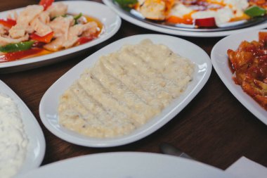 Geleneksel Türk ve Yunan yemek meze masası