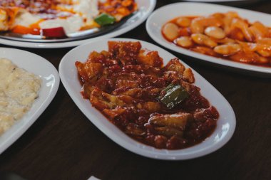 Geleneksel Türk ve Yunan yemek meze masası