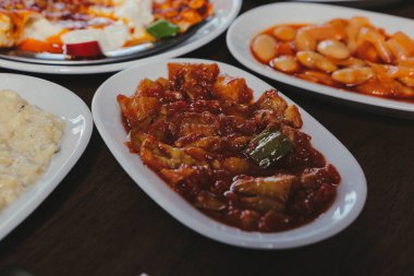 Geleneksel Türk ve Yunan yemek meze masası
