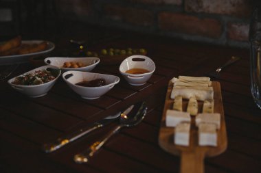 Geleneksel Türk ve Yunan yemek meze masası