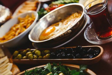 Geleneksel Türk ve Yunan yemek meze masası