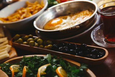 Geleneksel Türk ve Yunan yemek meze masası