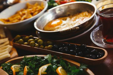 Geleneksel Türk ve Yunan yemek meze masası