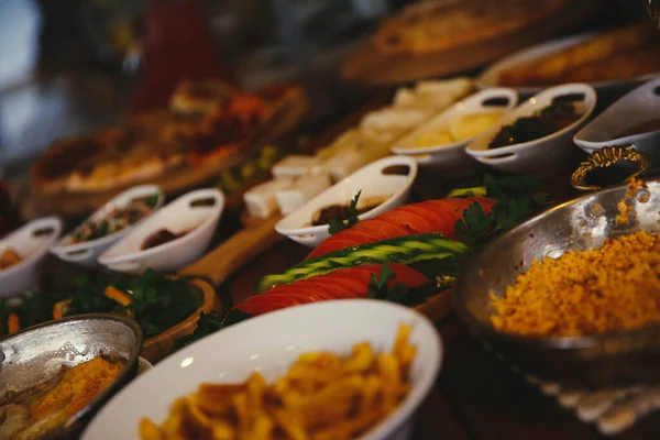 Geleneksel Türk ve Yunan yemek meze masası