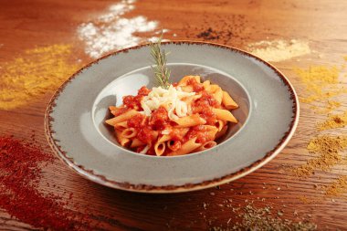 Lezzetli soslu lezzetli klasik İtalyan makarnası..