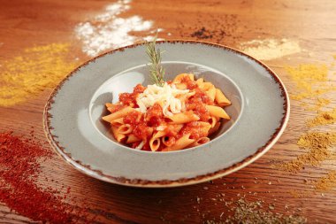 Lezzetli soslu lezzetli klasik İtalyan makarnası..