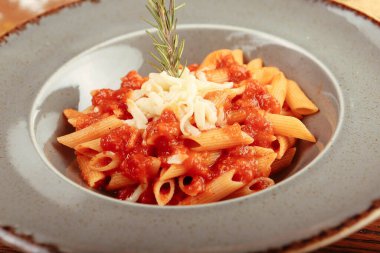 Lezzetli soslu lezzetli klasik İtalyan makarnası..