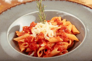 Lezzetli soslu lezzetli klasik İtalyan makarnası..