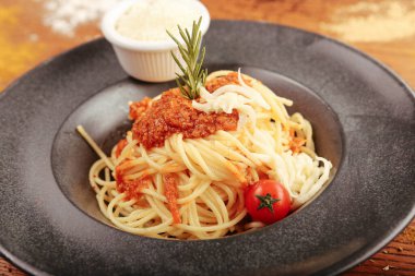 Lezzetli soslu lezzetli klasik İtalyan makarnası..