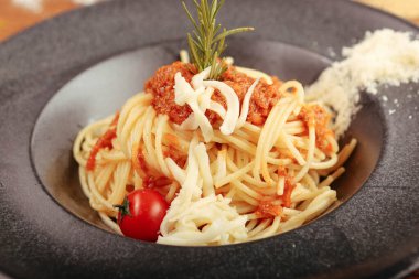 Lezzetli soslu lezzetli klasik İtalyan makarnası..