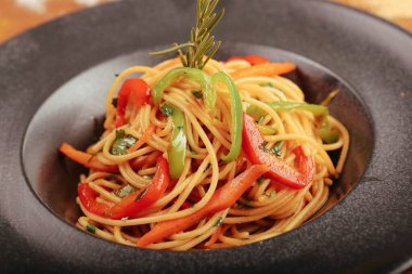 Lezzetli soslu lezzetli klasik İtalyan makarnası..