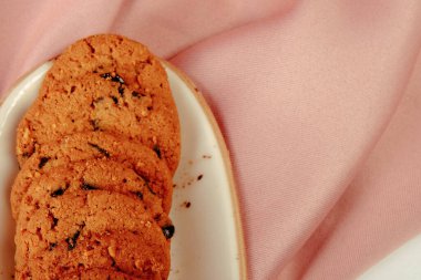 Koyu çikolata parçaları ile tanımlama