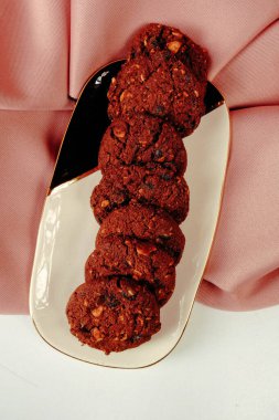 Koyu çikolata parçaları ile tanımlama