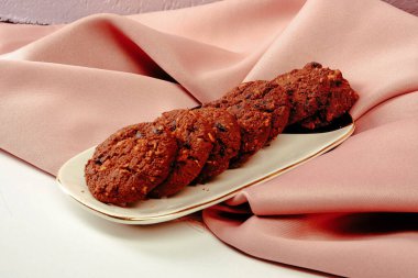 Koyu çikolata parçaları ile tanımlama