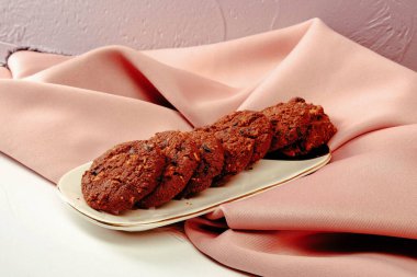 Koyu çikolata parçaları ile tanımlama