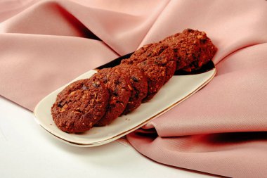 Koyu çikolata parçaları ile tanımlama