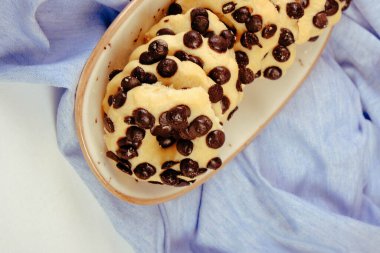 Koyu çikolata parçaları ile tanımlama 