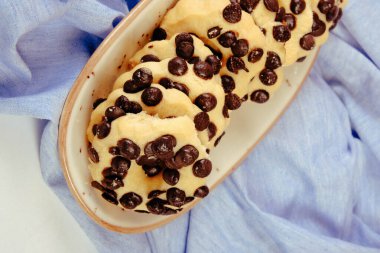 Koyu çikolata parçaları ile tanımlama 