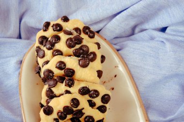 Koyu çikolata parçaları ile tanımlama 