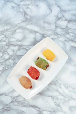 Koyu çikolata parçaları ile tanımlama 