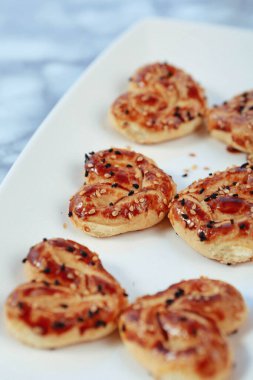 Koyu çikolata parçaları ile tanımlama 