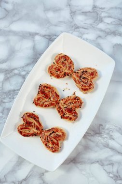 Koyu çikolata parçaları ile tanımlama 