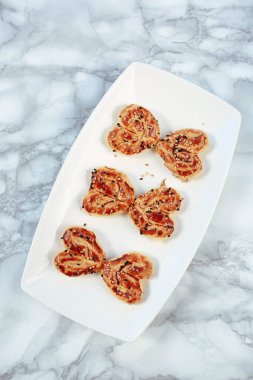 Koyu çikolata parçaları ile tanımlama 