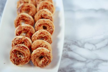 Koyu çikolata parçaları ile tanımlama