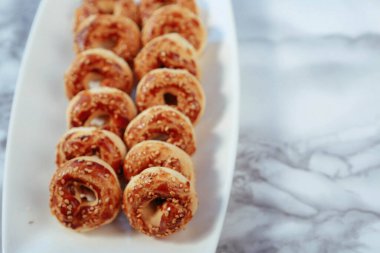 Koyu çikolata parçaları ile tanımlama