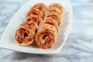 Koyu çikolata parçaları ile tanımlama